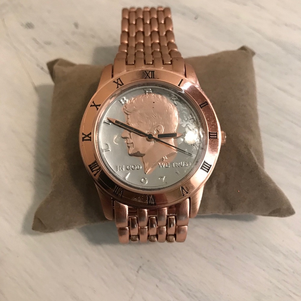 August Steiner Round Kennedy Half Dollar Rose-tone Bracelet Mens.